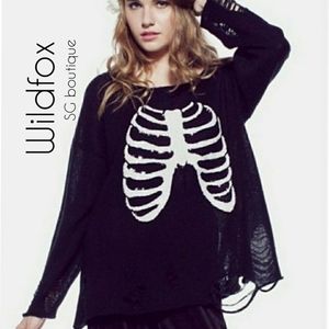 🆕⭐Wildfox Distressed black sweater⭐